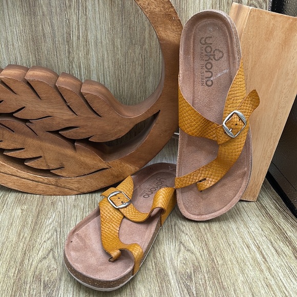 YOKONO Leather Animal Textured Sandals - 8 (US) (Tan) - Picture 2 of 8